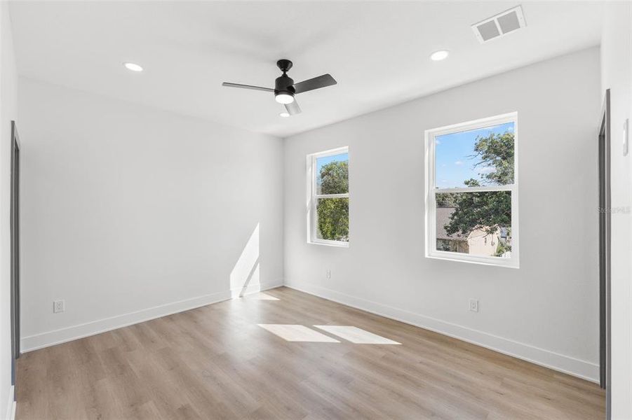 Spacious, unfurnished interior of a new home in , St. Petersburg (Image 24).