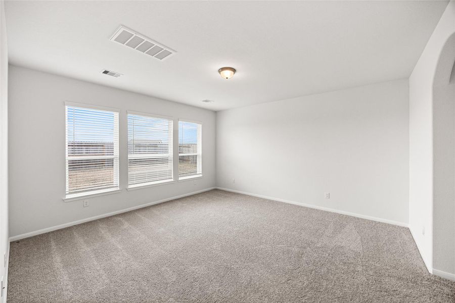 Spacious, unfurnished interior of a new home in River Ranch Meadows, Dayton (Image 26).