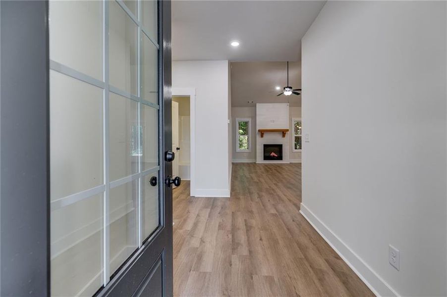 Spacious, unfurnished interior of a new home in , Silver Creek (Image 24).