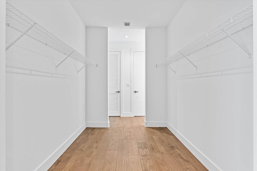 Spacious, unfurnished interior of a new home in , Weston (Image 23).