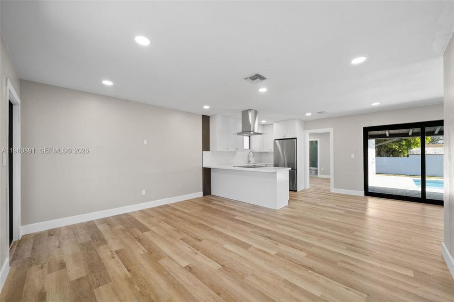 Spacious, unfurnished interior of a new home in , Cutler Bay (Image 33).