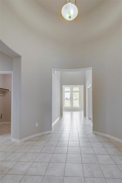 Spacious, unfurnished interior of a new home in River Ranch, Dayton (Image 14).