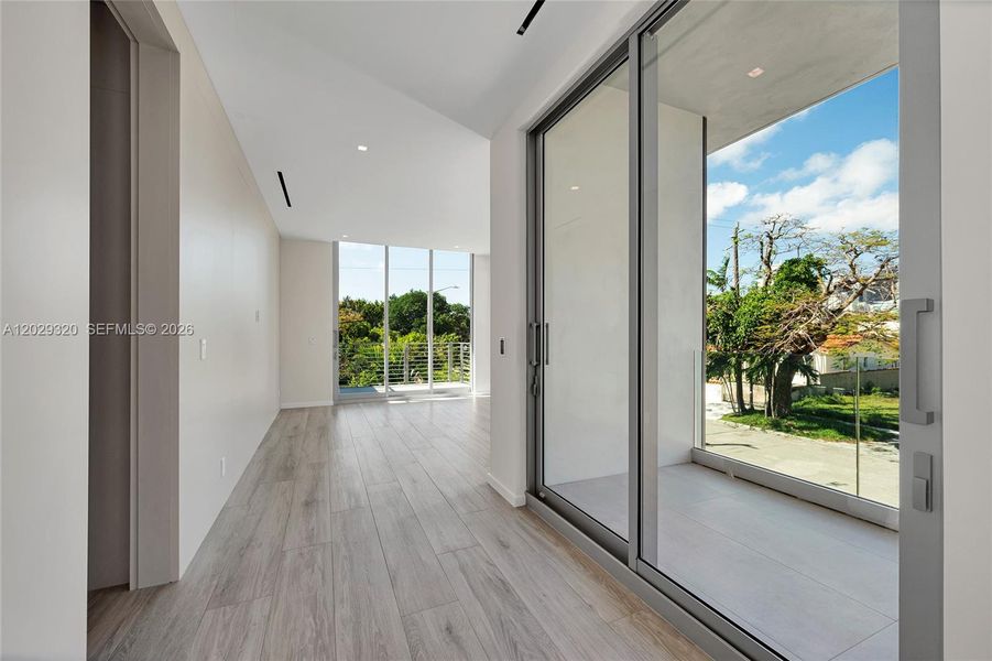 Spacious, unfurnished interior of a new home in , Miami (Image 48).