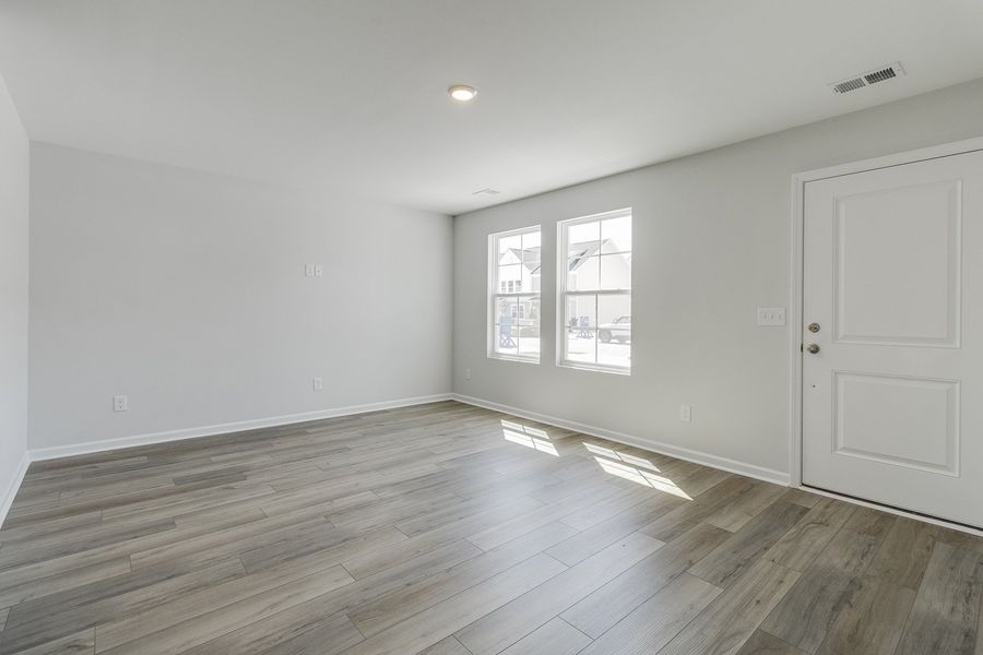 Spacious, unfurnished interior of a new home in Astoria, Columbia (Image 15).