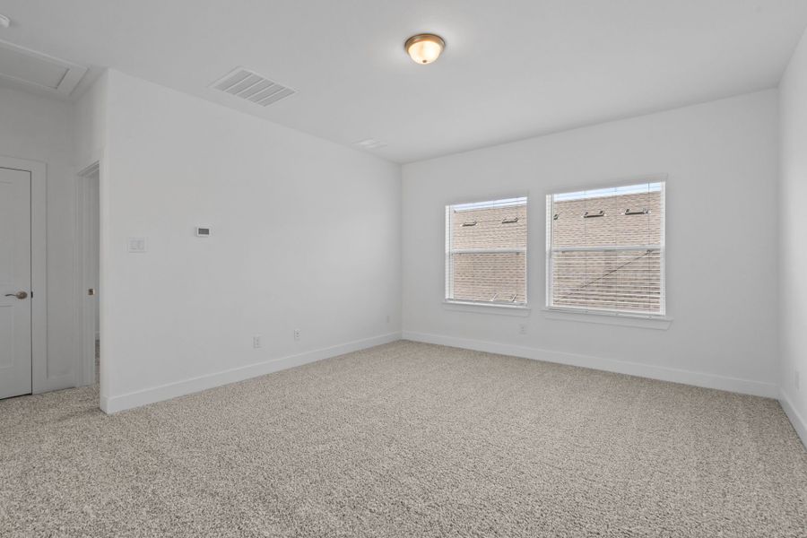 Spacious, unfurnished interior of a new home in Wood Leaf Reserve, Tomball (Image 28).