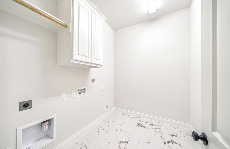 Spacious, unfurnished interior of a new home in Bridgeland 60′, Cypress (Image 26).