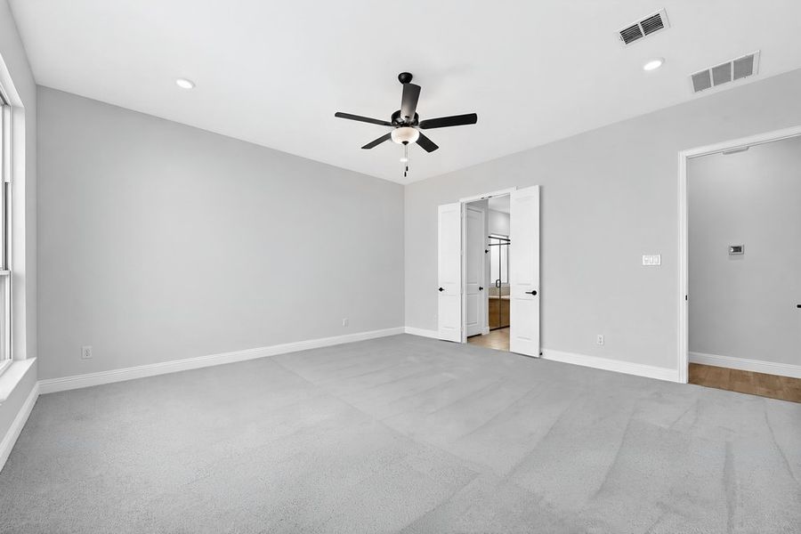Spacious, unfurnished interior of a new home in South Oak, Lakewood Village (Image 17). Spacious, unfurnished interior of a new home in South Oak, Lakewood Village (Image 17).