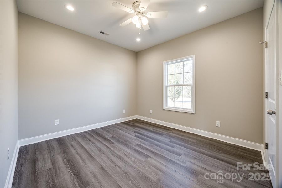 Representative photo of same build; colors and selections may differ. Representative photo of same build; colors and selections may differ.