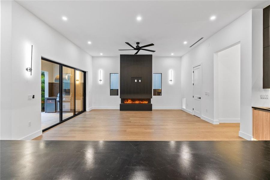 Spacious, unfurnished interior of a new home in , Tampa (Image 58).