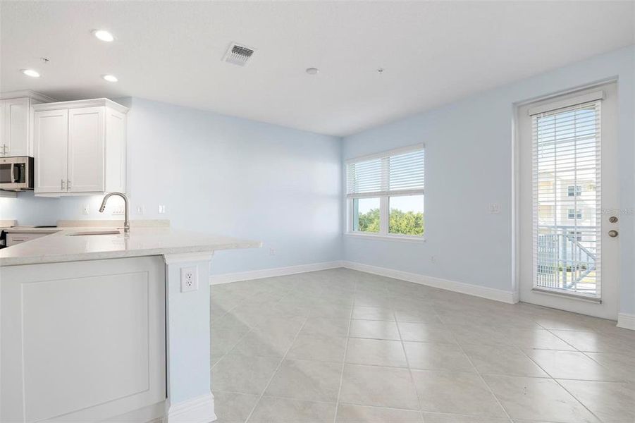 Spacious, unfurnished interior of a new home in , Bradenton (Image 19).