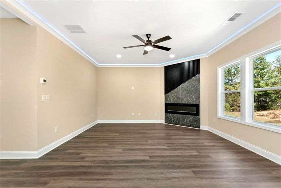 Spacious, unfurnished interior of a new home in , Jefferson (Image 28).