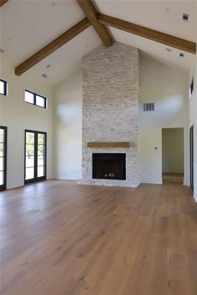 Spacious, unfurnished interior of a new home in , Bishop (Image 19).