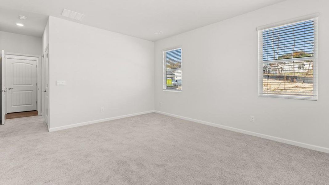Spacious, unfurnished interior of a new home in Lost Creek, Dallas (Image 20).