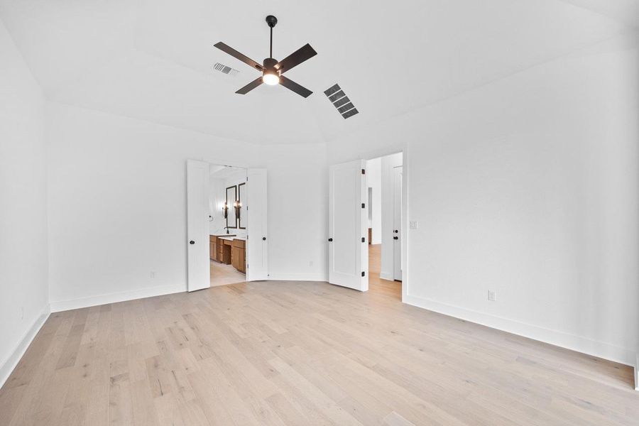 Spacious, unfurnished interior of a new home in Parkside On The River, Georgetown (Image 14).