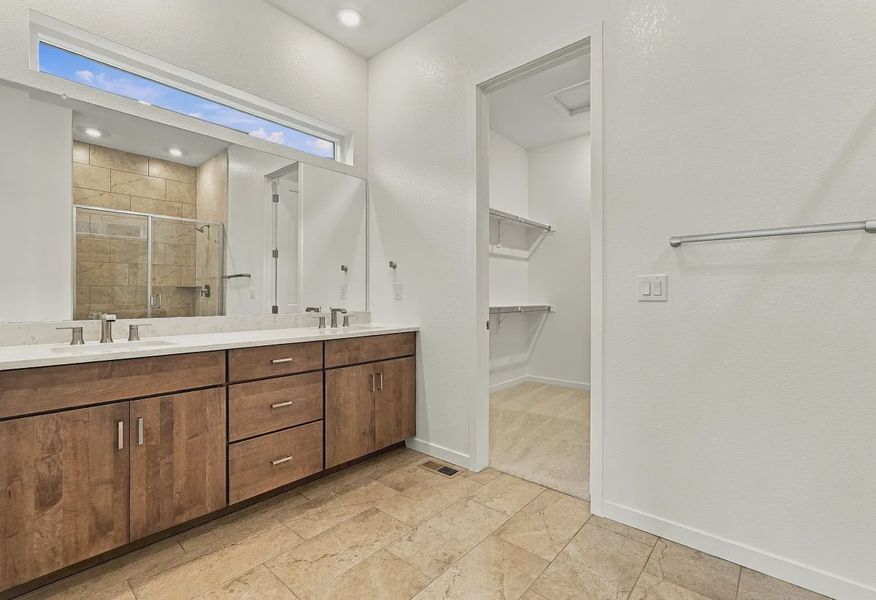 Homesite 29 Primary Bath - 14 of 17