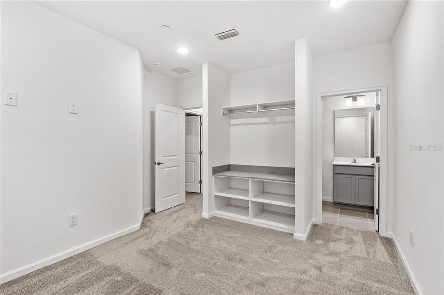 Spacious, unfurnished interior of a new home in , Orlando (Image 39).