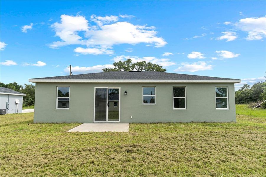 Exterior details and patio area of a home in , Dunnellon (Image 22).