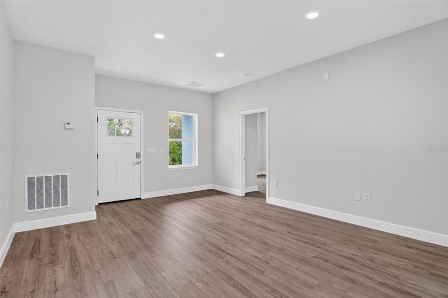 Spacious, unfurnished interior of a new home in , Citrus Springs (Image 21).