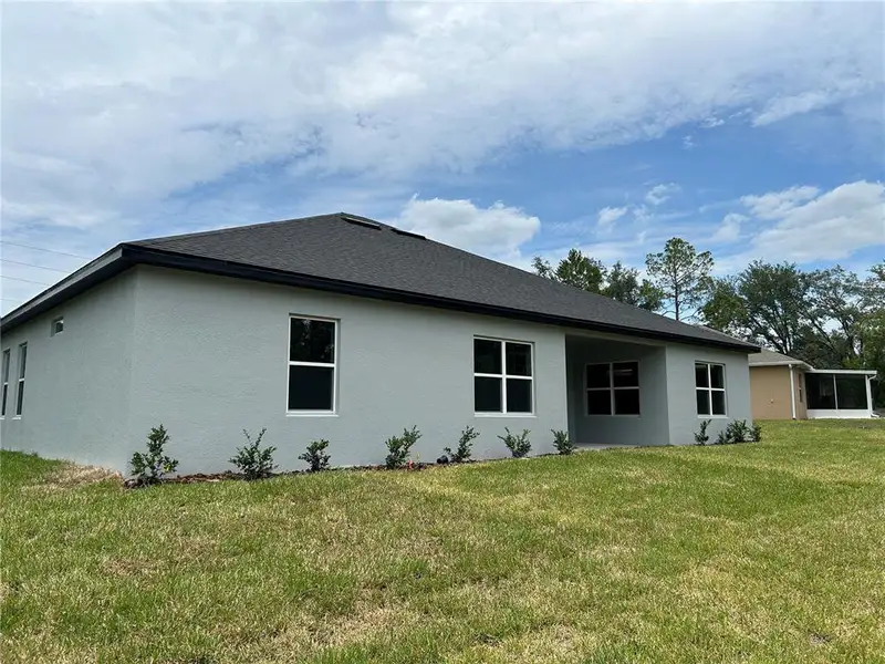 Exterior details and patio area of a home in , Dunnellon (Image 16). Exterior details and patio area of a home in , Dunnellon (Image 16).