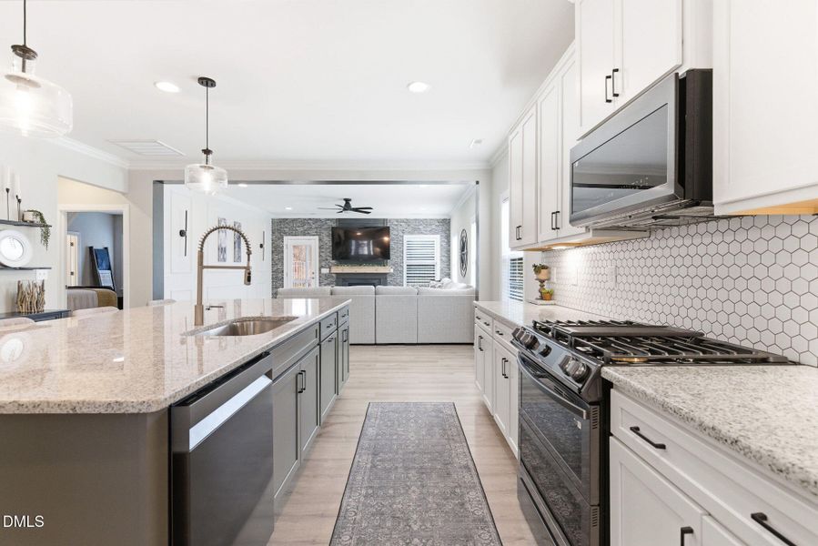 12-web-or-mls-DSC00781 12-web-or-mls-DSC00781