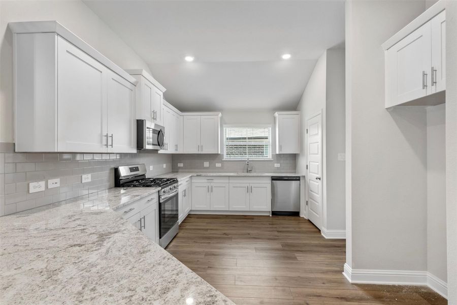 *STOCK PHOTOS - COLORS & FEATURES MAY VARY