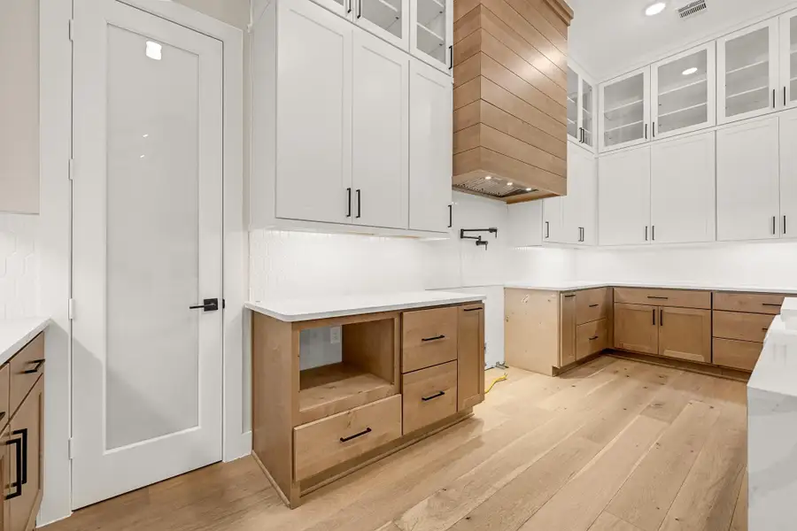 Seller to offer a Credit to Buyer for an appliance package of their choice.