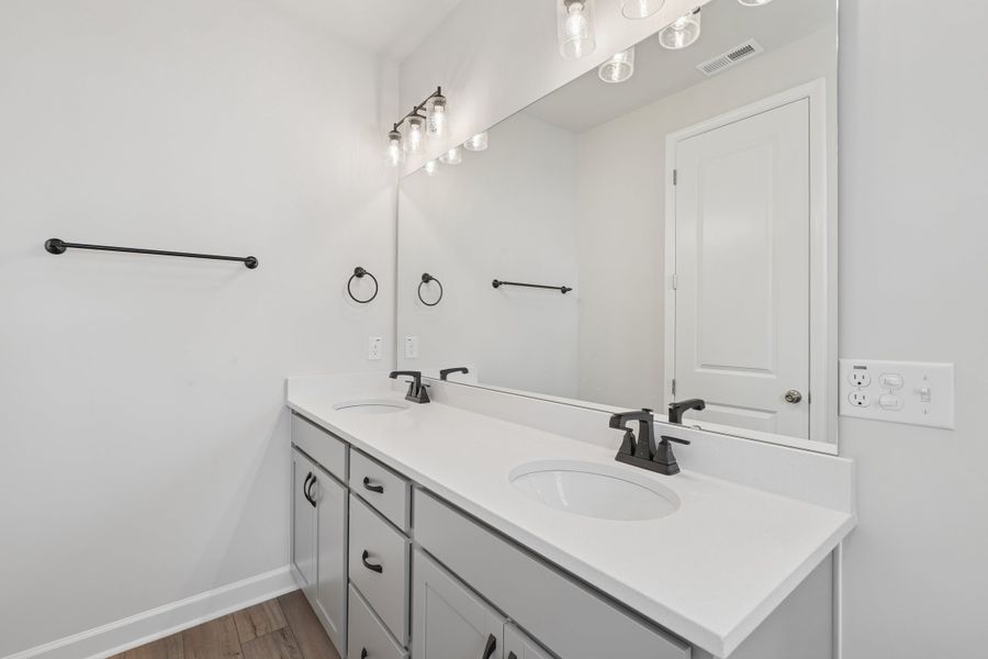 Representative interior finishes for a home built from the Holden by Tri Pointe Homes in Holding Village, Wake Forest (Image 10).