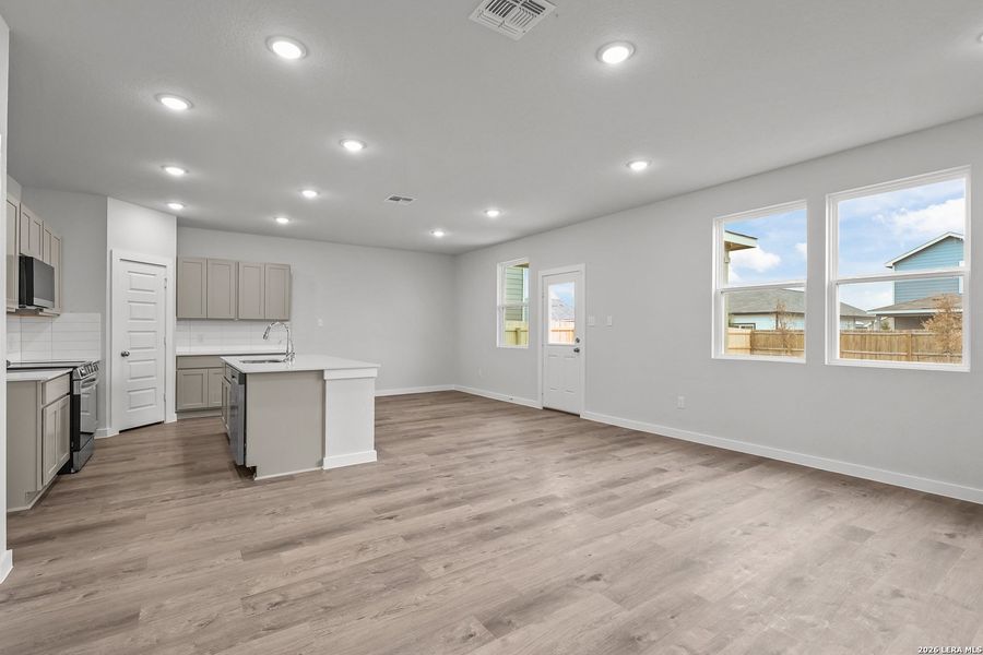 Spacious, unfurnished interior of a new home in Millican Grove, San Antonio (Image 26). Spacious, unfurnished interior of a new home in Millican Grove, San Antonio (Image 26).