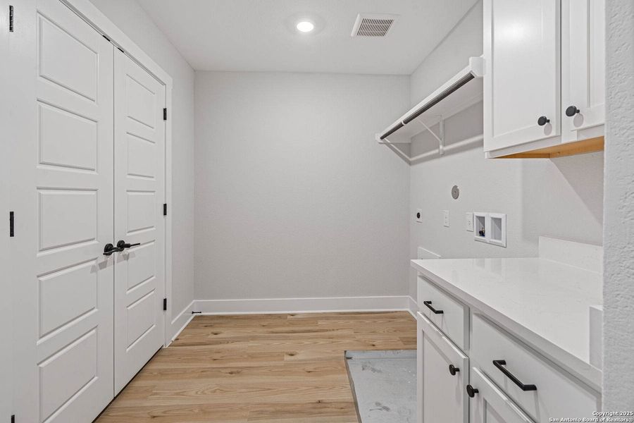 Furnished interior view inside a new home in Potranco West, Castroville (Image 6).