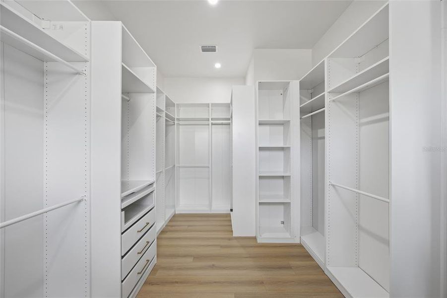 Spacious, unfurnished interior of a new home in , Plant City (Image 54).