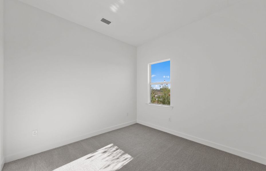 Spacious, unfurnished interior of a new home in TerraWalk at Babcock Ranch, Alva (Image 19).