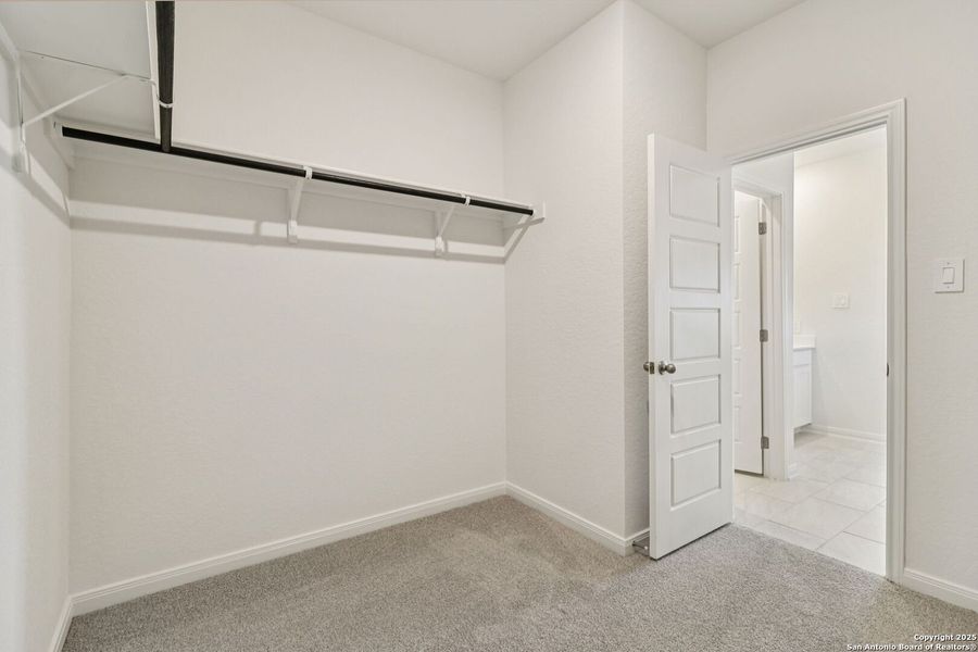 Spacious, unfurnished interior of a new home in Catalina, Converse (Image 16).