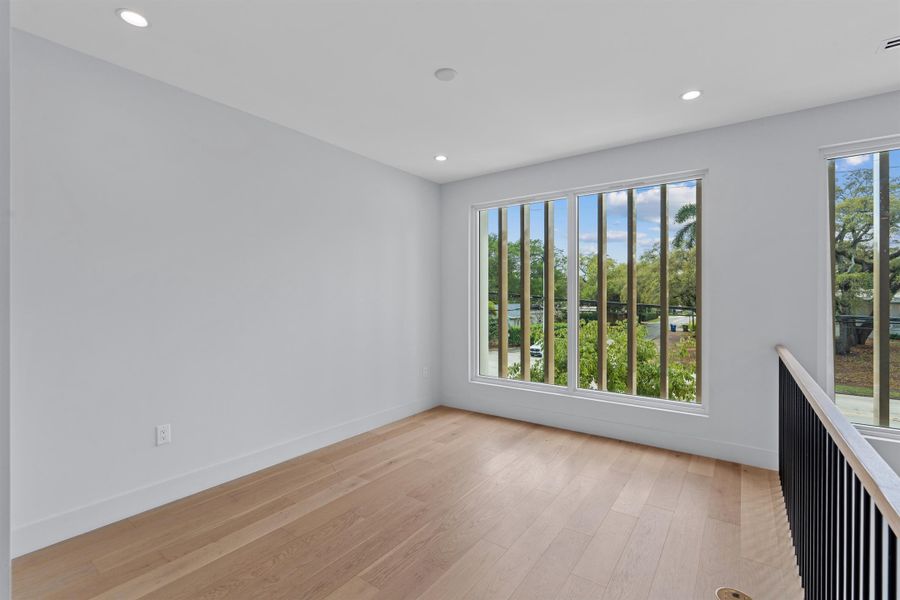 LANDING_LOOKING_OUT_DT