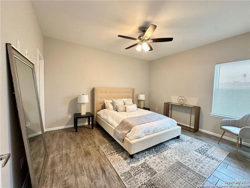 Furnished interior view inside a new home in , Alamo (Image 28).