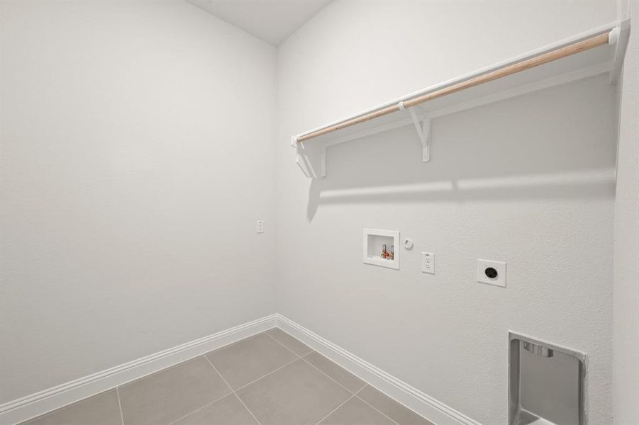 DFW-Redden Farms-Concept 2622-3457 Shorthorn Lane-Laundry Room-Risewell Homes-1