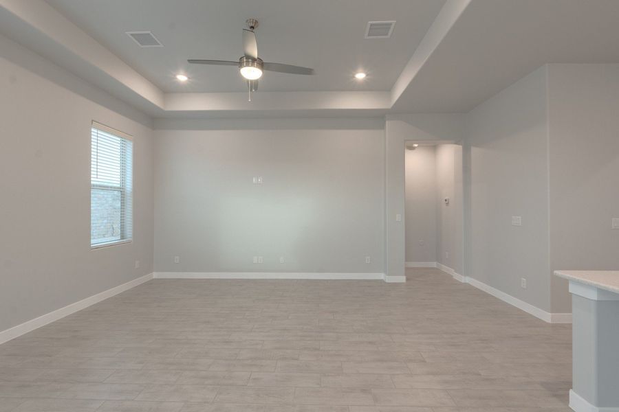 Spacious, unfurnished interior of a new home in Emerald Estates, El Paso (Image 22).