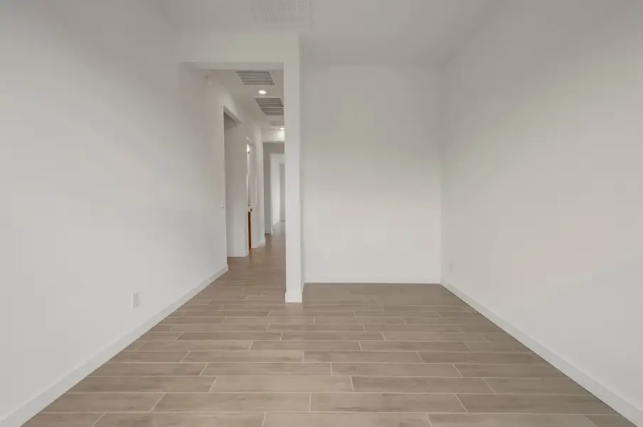 Spacious, unfurnished interior of a new home in Soleo, San Tan Valley (Image 31).