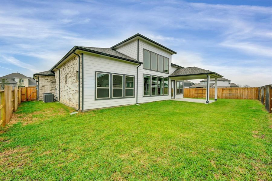 Exterior details and patio area of a home in Canterra Creek  60', Iowa Colony (Image 4).