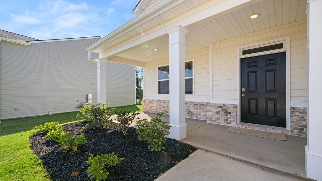 Exterior details and patio area of a home in Estates at Deer Hollow, Grovetown (Image 3).