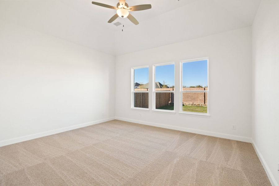 Spacious, unfurnished interior of a new home in Edgewater, Fate (Image 33).