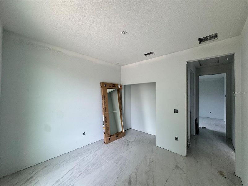 Spacious, unfurnished interior of a new home in , Ocala (Image 20).