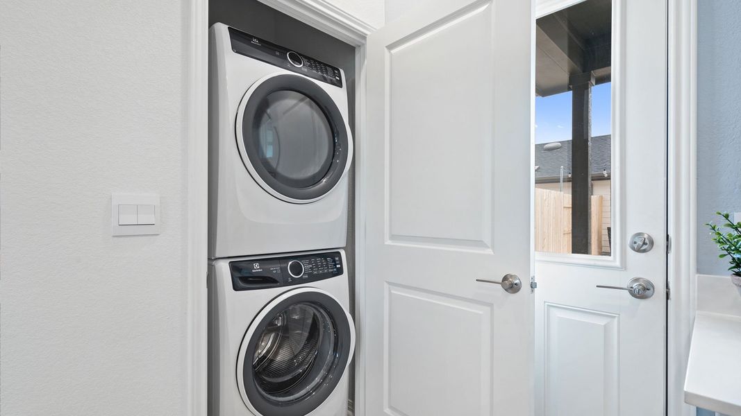 Close-up of interior finishes inside a home in Avery Centre, Round Rock (Image 21).