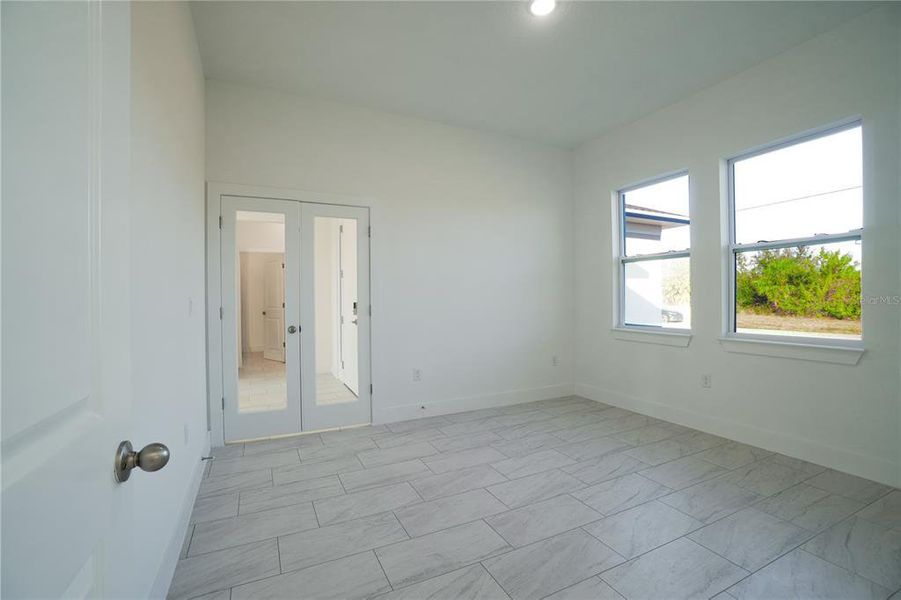 Spacious, unfurnished interior of a new home in , Placida (Image 31).