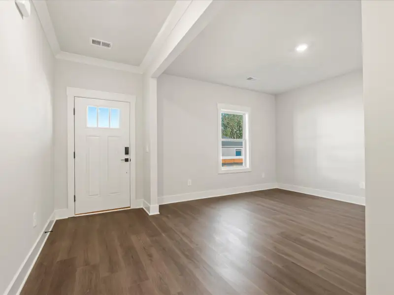 Spacious, unfurnished interior of a new home in Crossing at Abner Creek, Greer (Image 7).