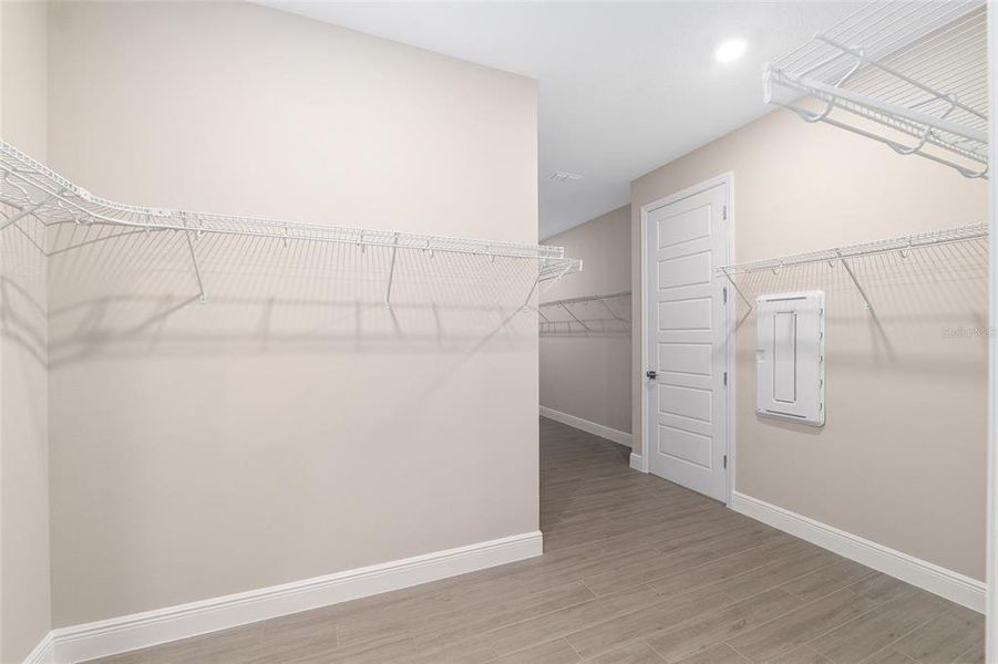 Spacious, unfurnished interior of a new home in , Ocala (Image 43).