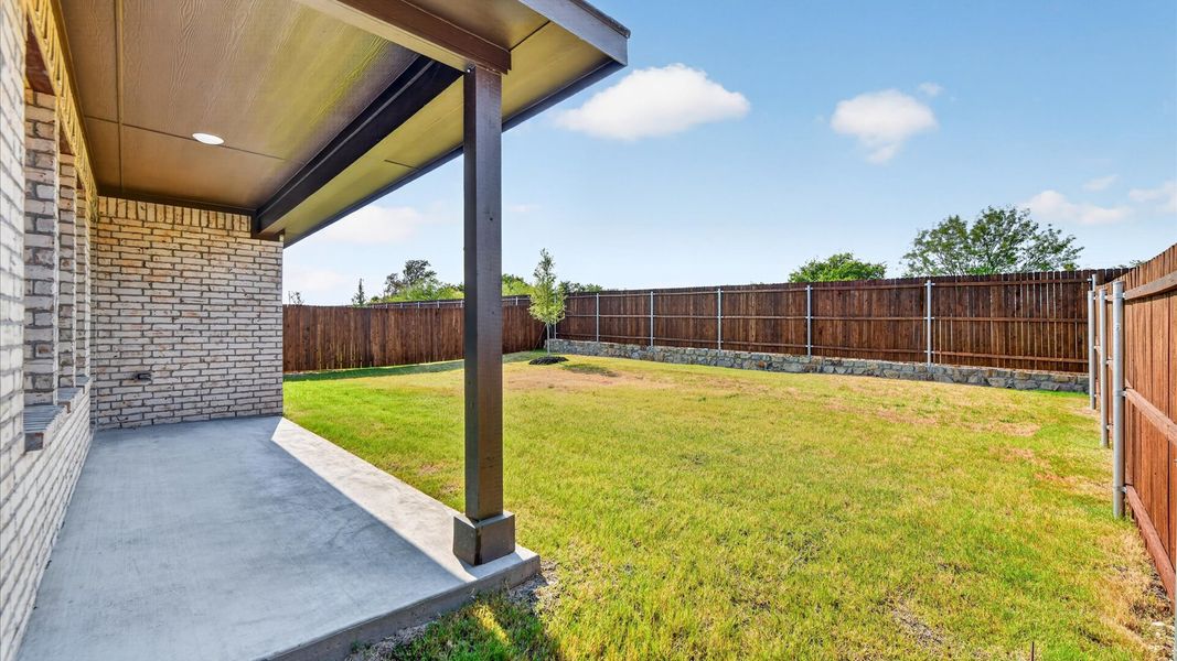 Exterior details and patio area of a home in Legado, Cleburne (Image 3).