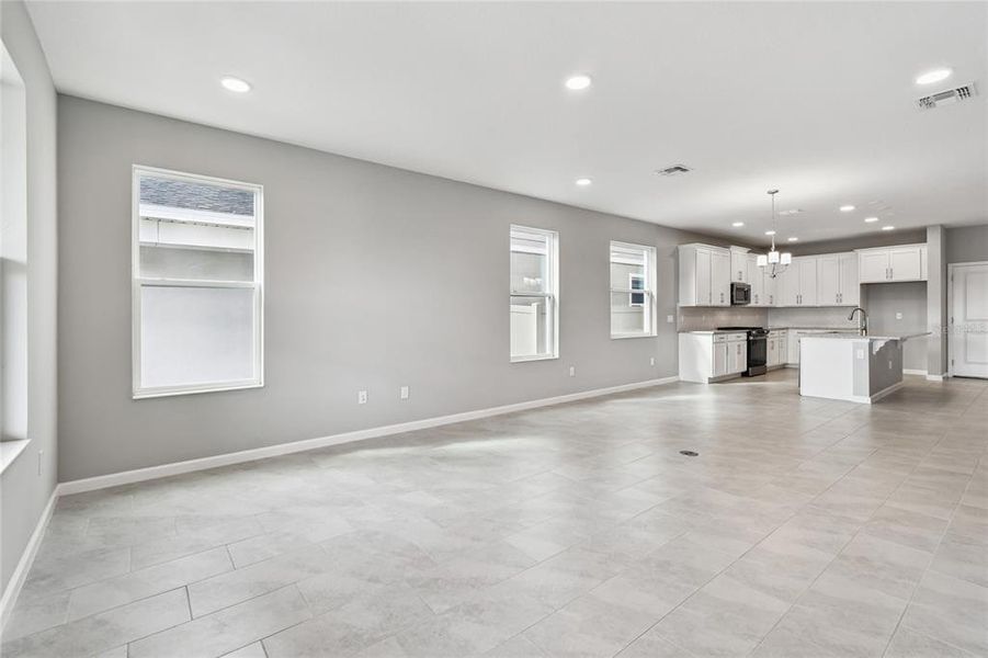 Spacious, unfurnished interior of a new home in Center Lake on the Park, St. Cloud (Image 28).