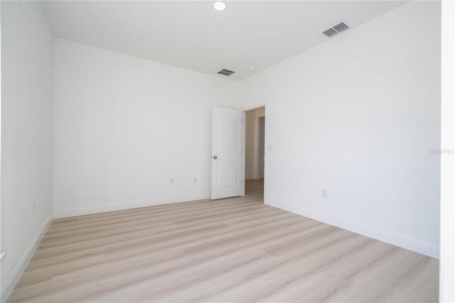 Spacious, unfurnished interior of a new home in , Haines City (Image 37).