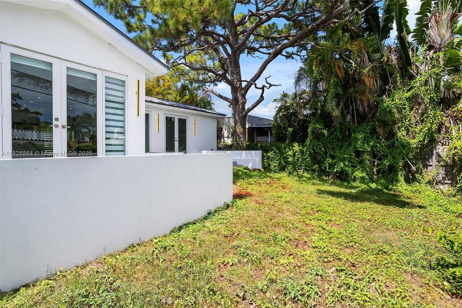 Exterior details and patio area of a home in , Miami (Image 3).