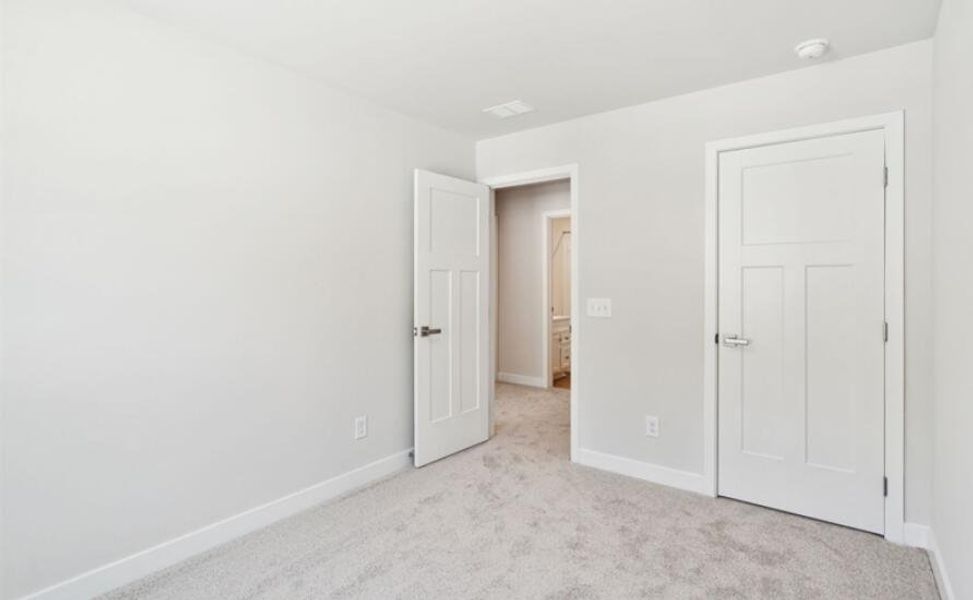 Spacious, unfurnished interior of a new home in Crescent Cove, Summerville (Image 6).